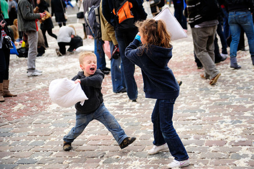 800px-Warsaw_Pillow_Fight_2010_(4487959761)